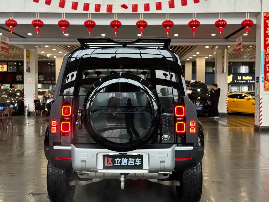 LAND ROVER DEFENDER