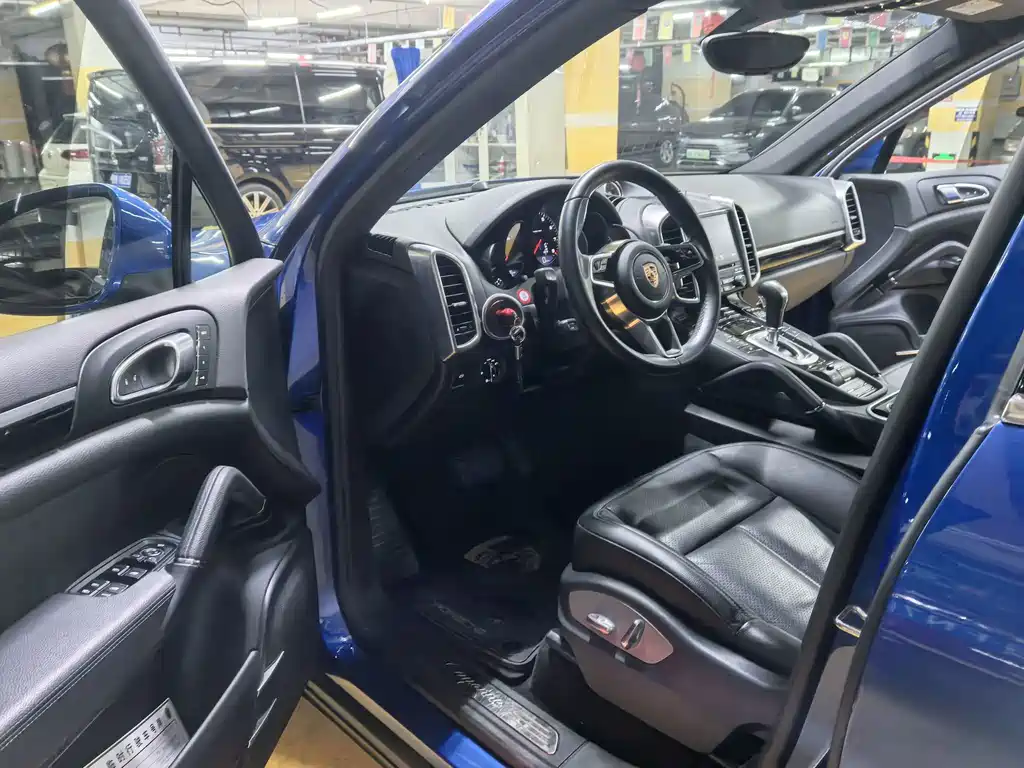 Porsche Cayenne — миниатюра 10