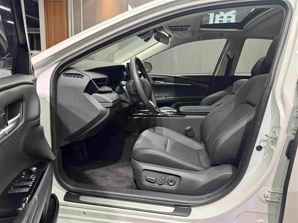 Toyota Camry 2024 Белый из Китая, фото 5