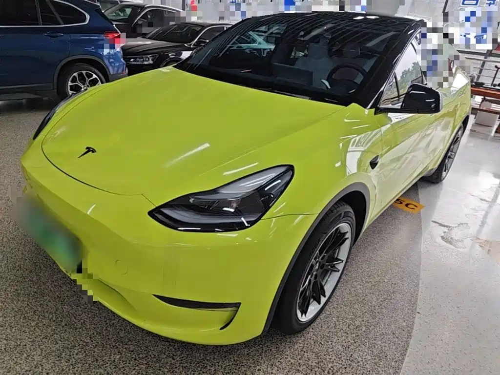 Tesla Model Y 2025