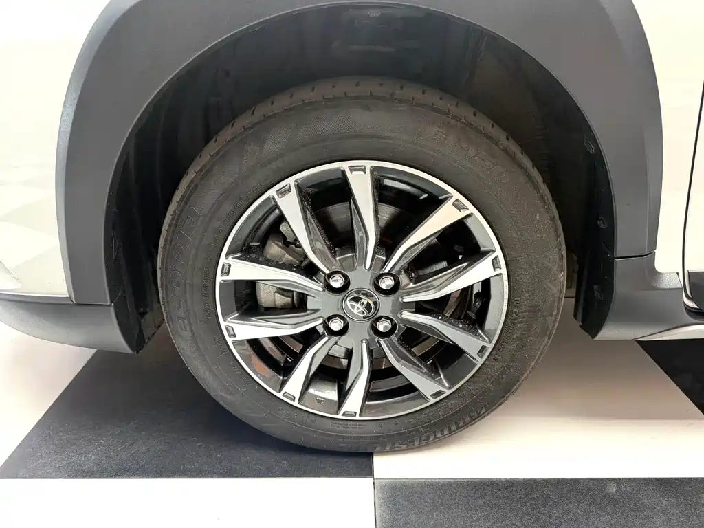 Toyota Yaris L — миниатюра 5