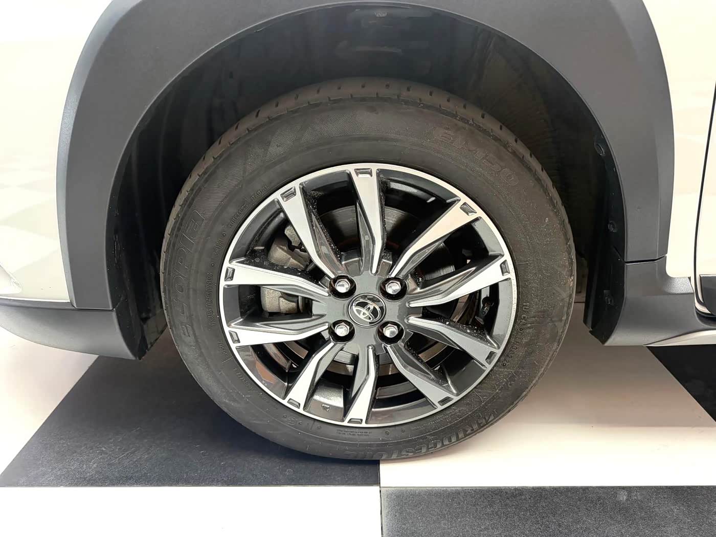 Toyota YARiS L Zhi Xuan 1.5 л 2022 г. Белый, пробег 40000 км