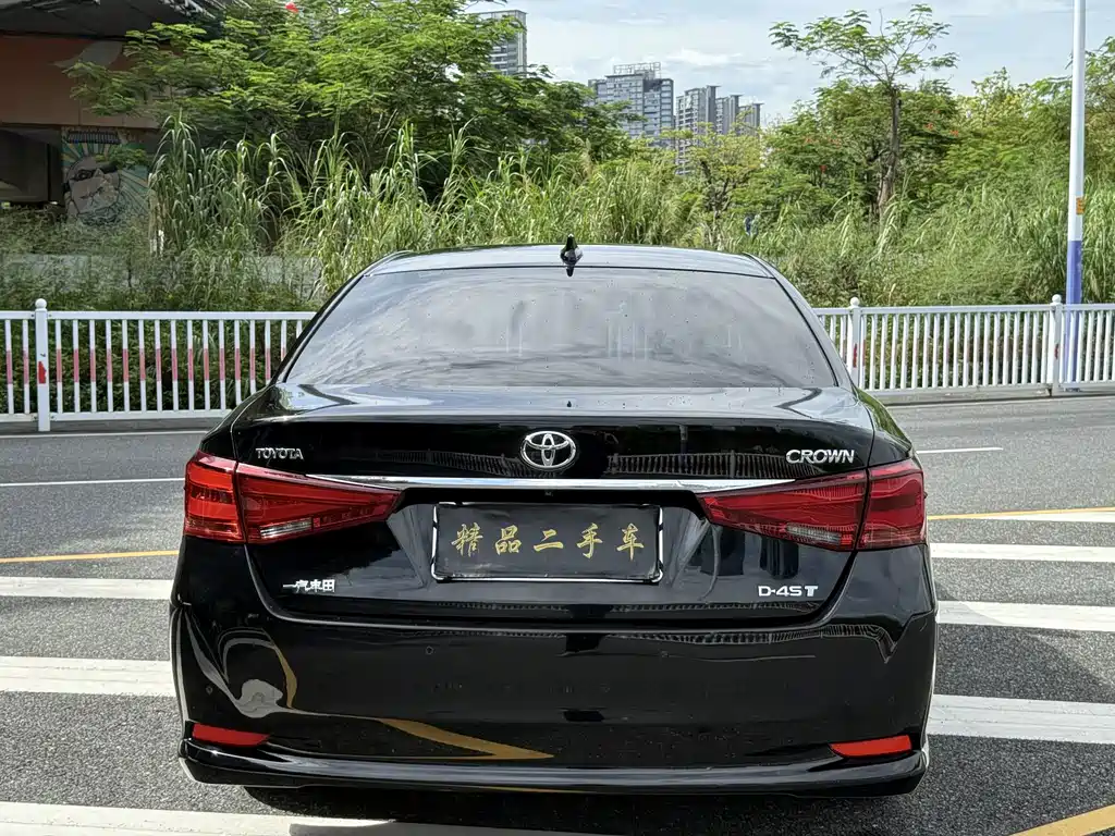 Toyota Crown — миниатюра 11