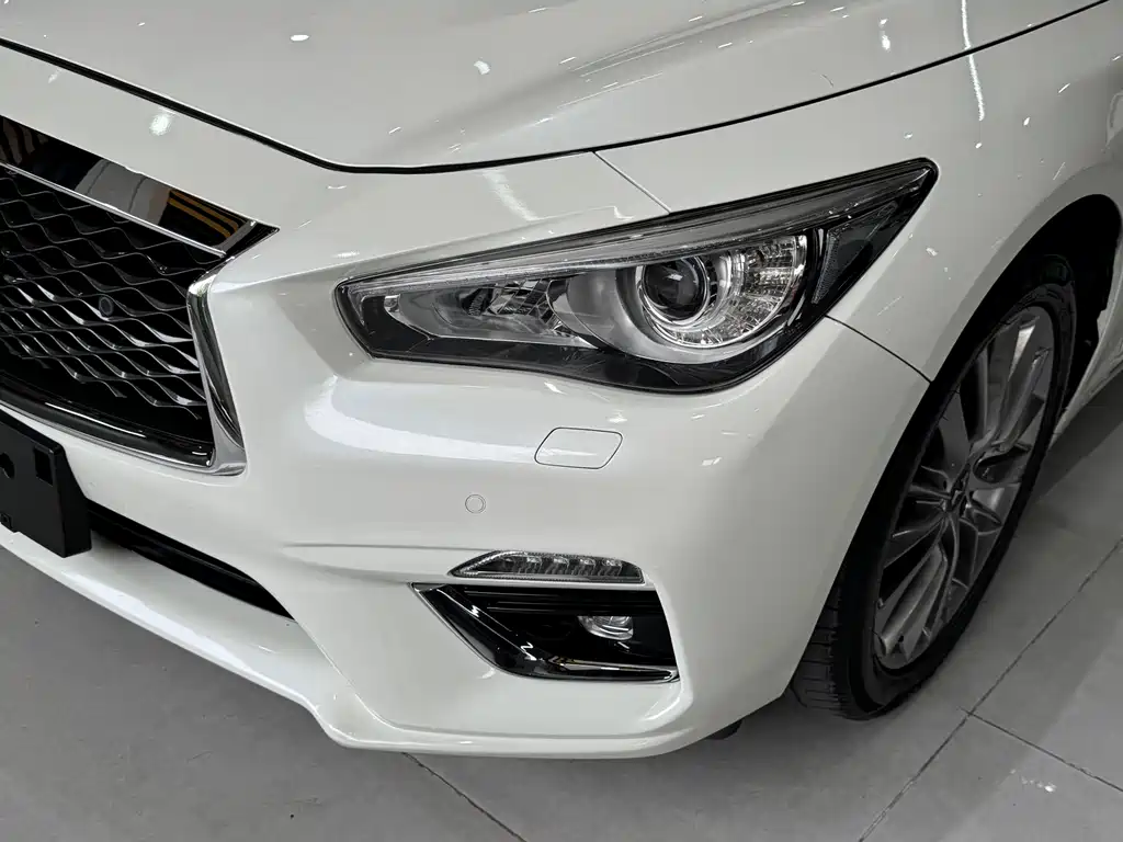 INFINITI Q50L