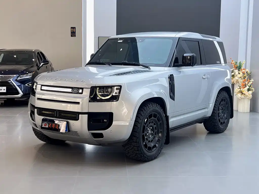 Land Rover Defender 2023