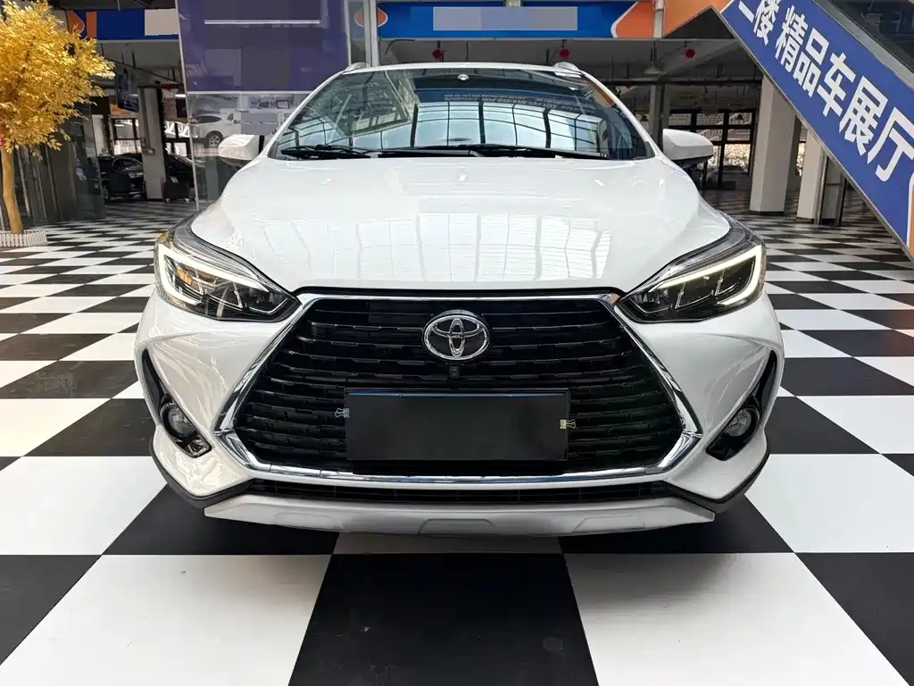 Toyota Yaris L — миниатюра 2