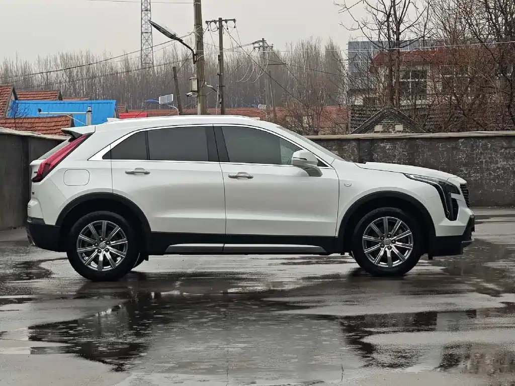 CADILLAC XT4
