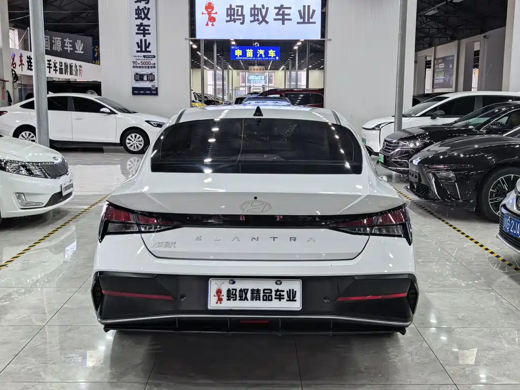 Hyundai Elantra — миниатюра 13