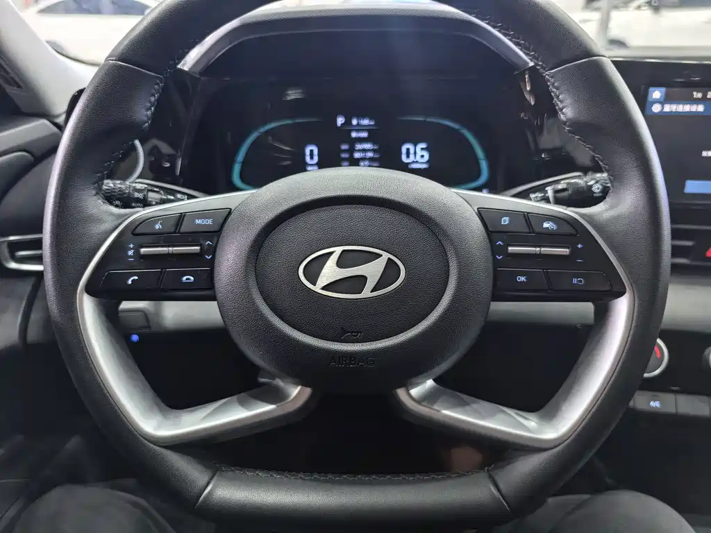 Hyundai Elantra — миниатюра 8