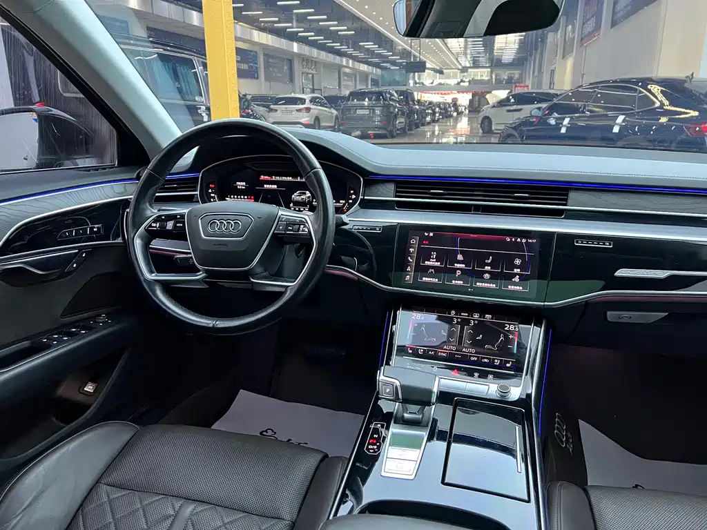 AUDI A8