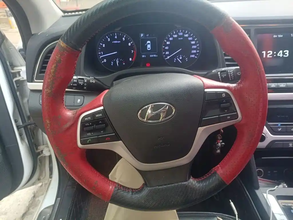 Hyundai Elantra — миниатюра 3