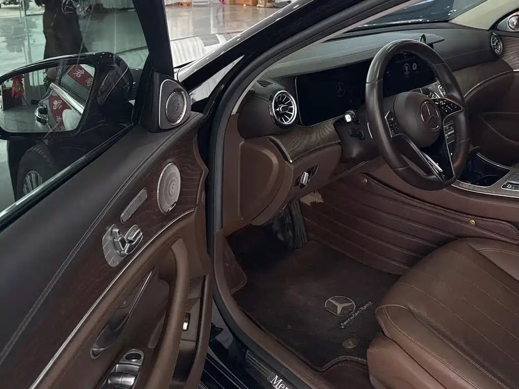 Mercedes-Benz E-Class — миниатюра 6