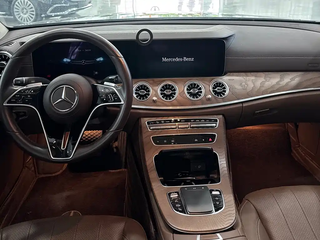 Mercedes-Benz E-Class — миниатюра 17