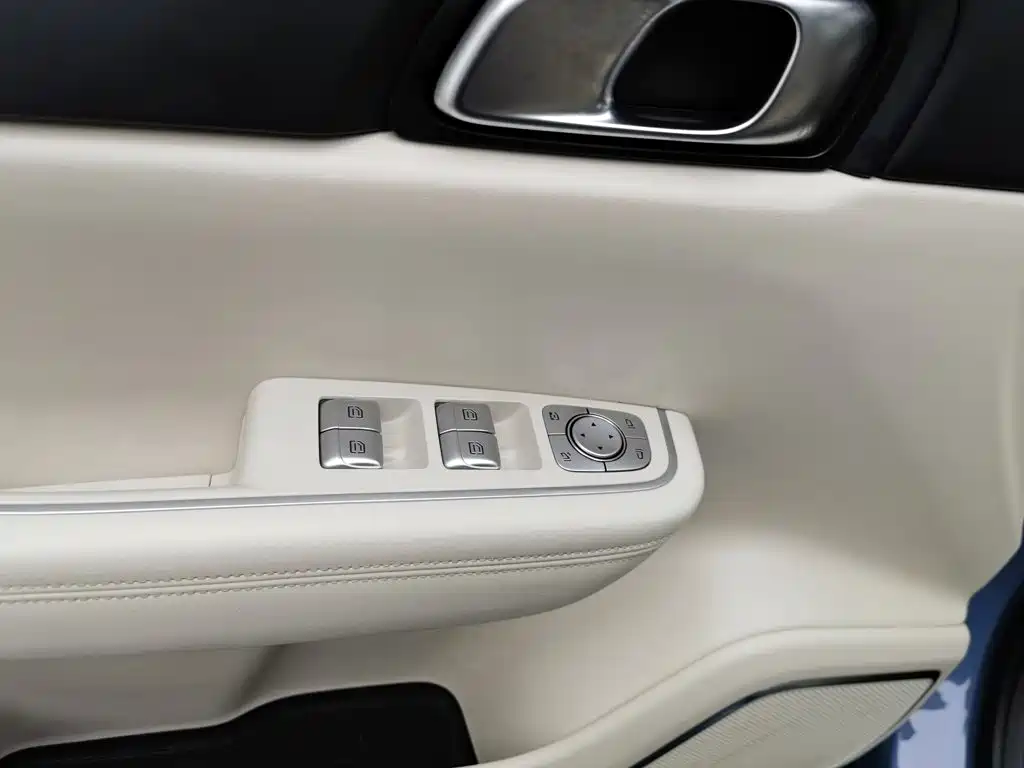 Li Auto Li ONE — миниатюра 9