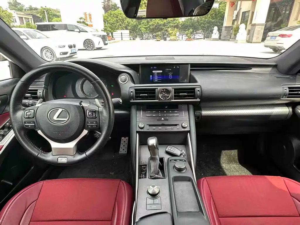 Lexus IS 2017 300 F SPORT