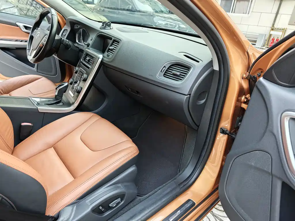 Volvo S60 — миниатюра 7