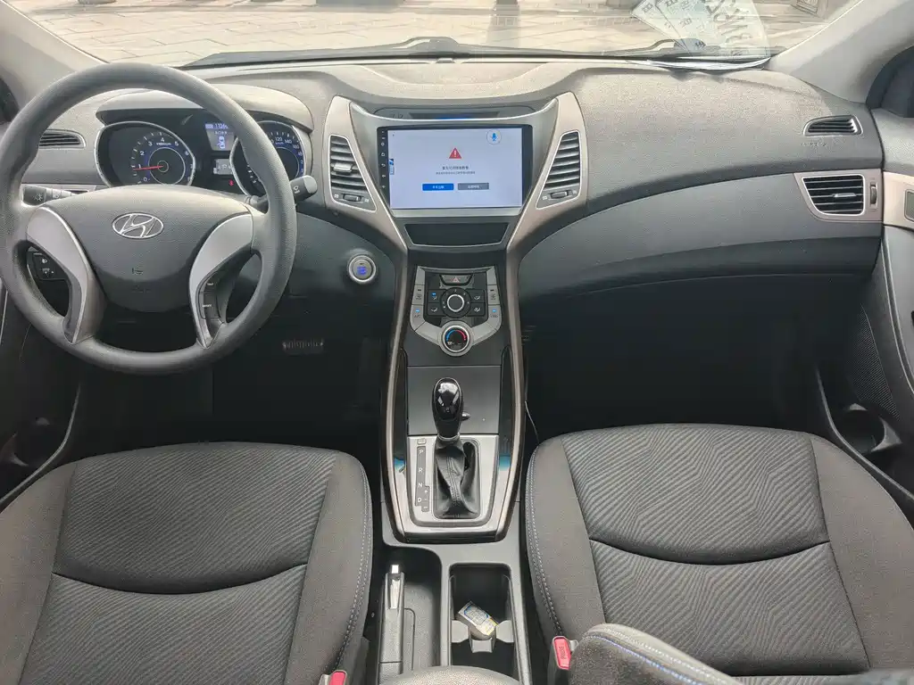 Hyundai Elantra Langdong — миниатюра 10
