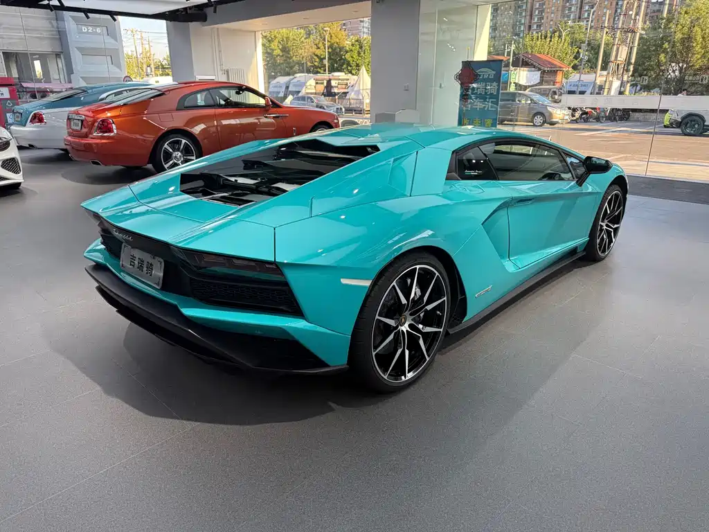 Lamborghini Aventador — миниатюра 4