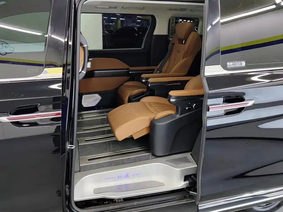 Hongqi Hongqi HQ9 PHEV — миниатюра 11