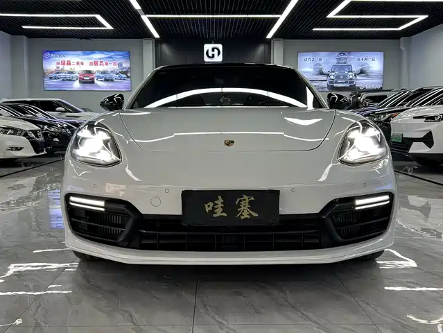 PORSCHE PANAMERA 2018