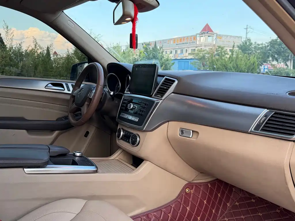 Mercedes-Benz M-Class — миниатюра 10
