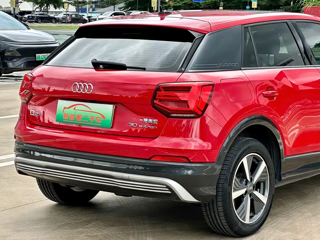 Audi Q2L e-tron 2019 Q2L e-tron Smart