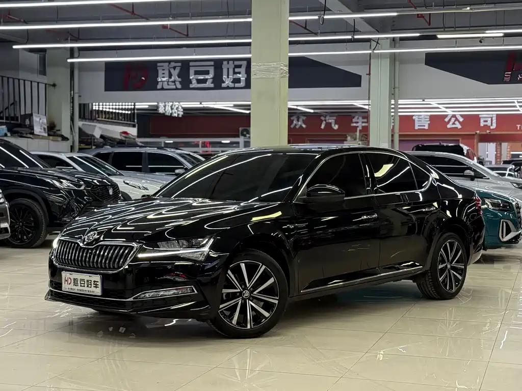 Skoda Superb 2025