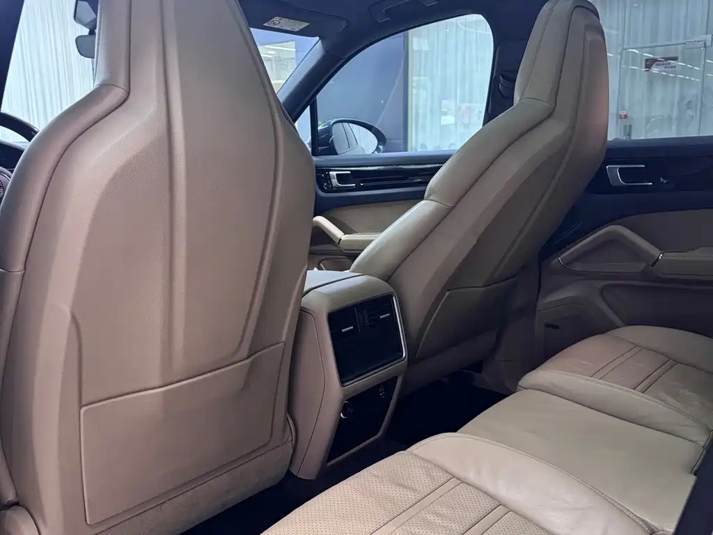 Porsche Cayenne — миниатюра 7