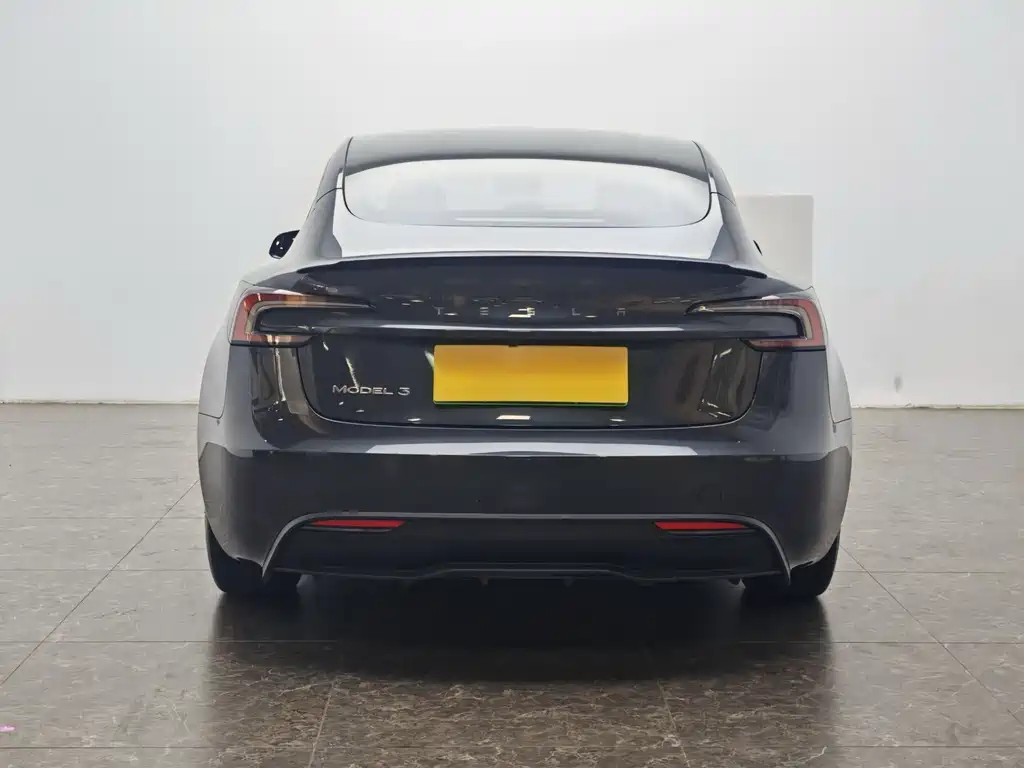 Tesla Model 3 — миниатюра 6