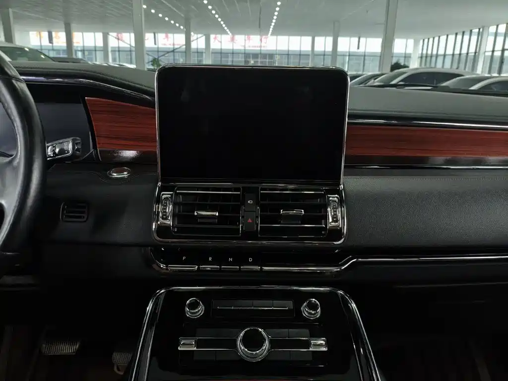 Lincoln Navigator — миниатюра 11