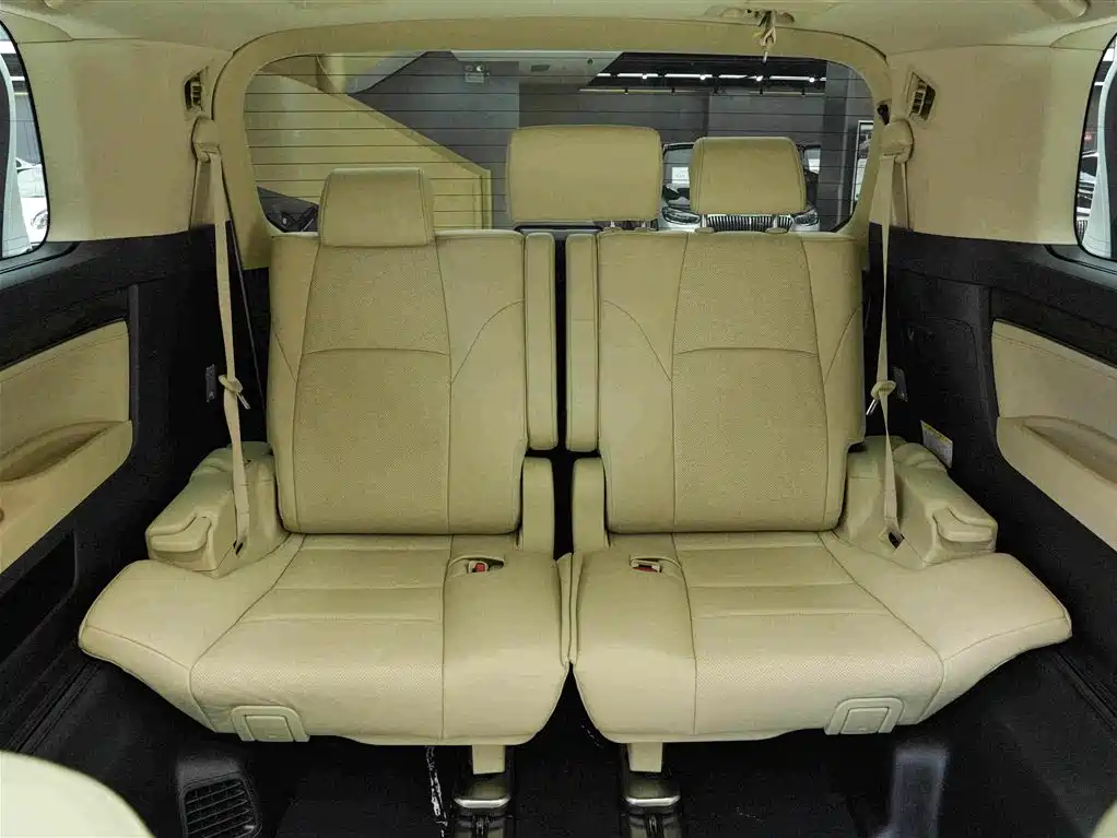 Toyota Alphard — миниатюра 15