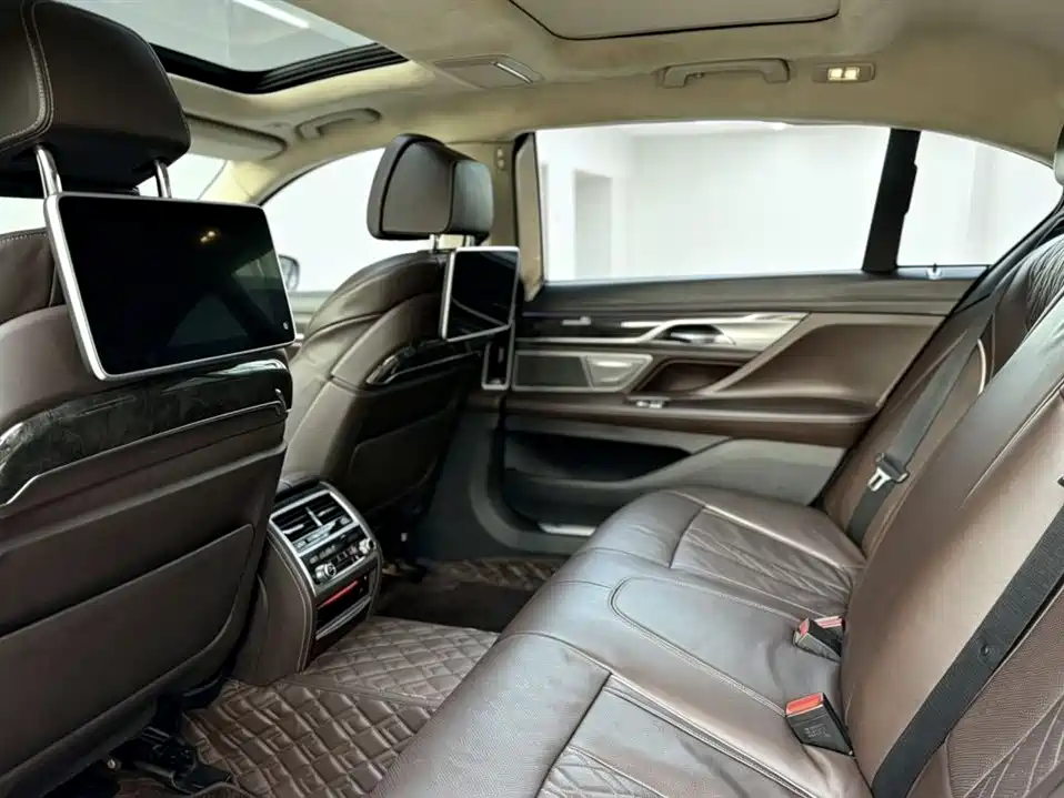 BMW 7 Series 7 2016 740Li Lead
