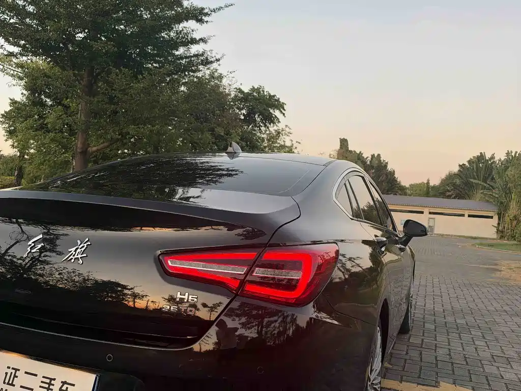 Hongqi Hongqi H5 — миниатюра 7