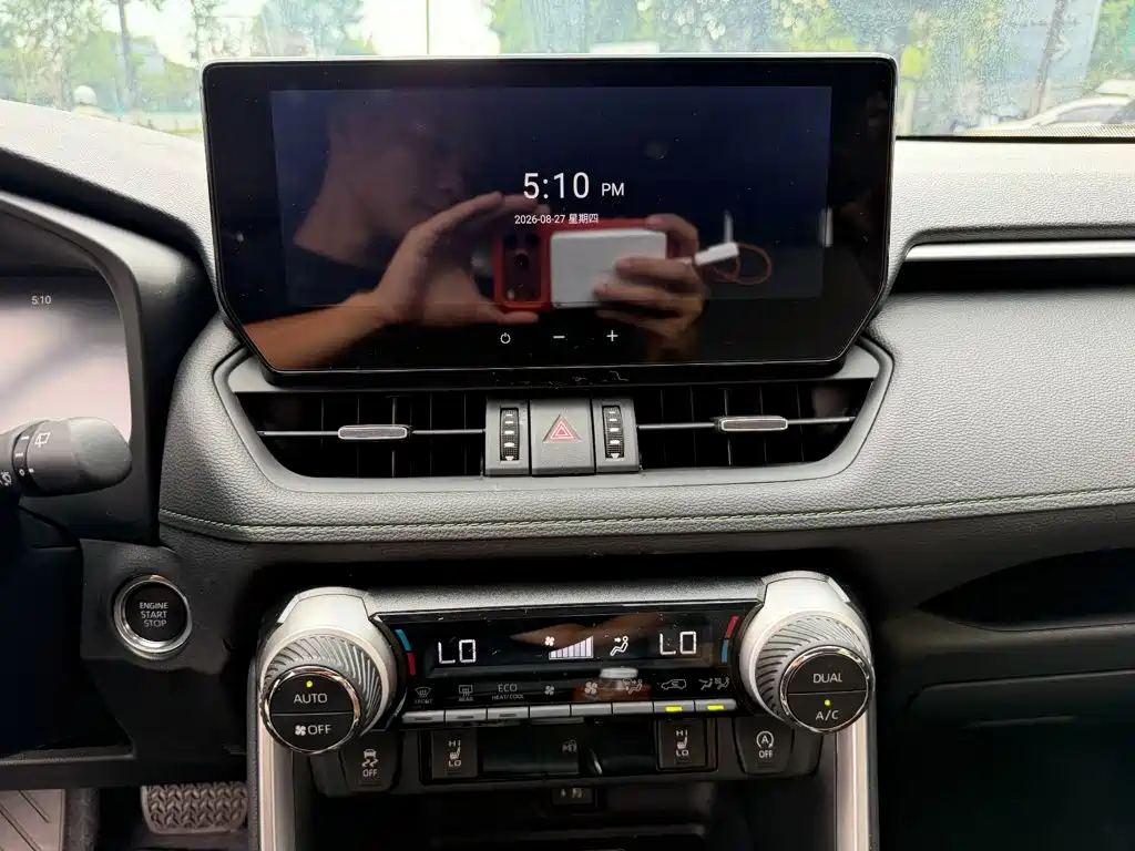 Toyota RAV4 — миниатюра 10