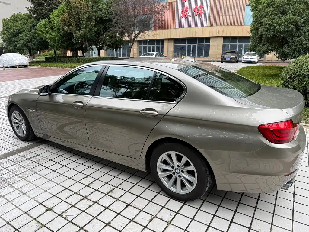 BMW 5 Series — миниатюра 4