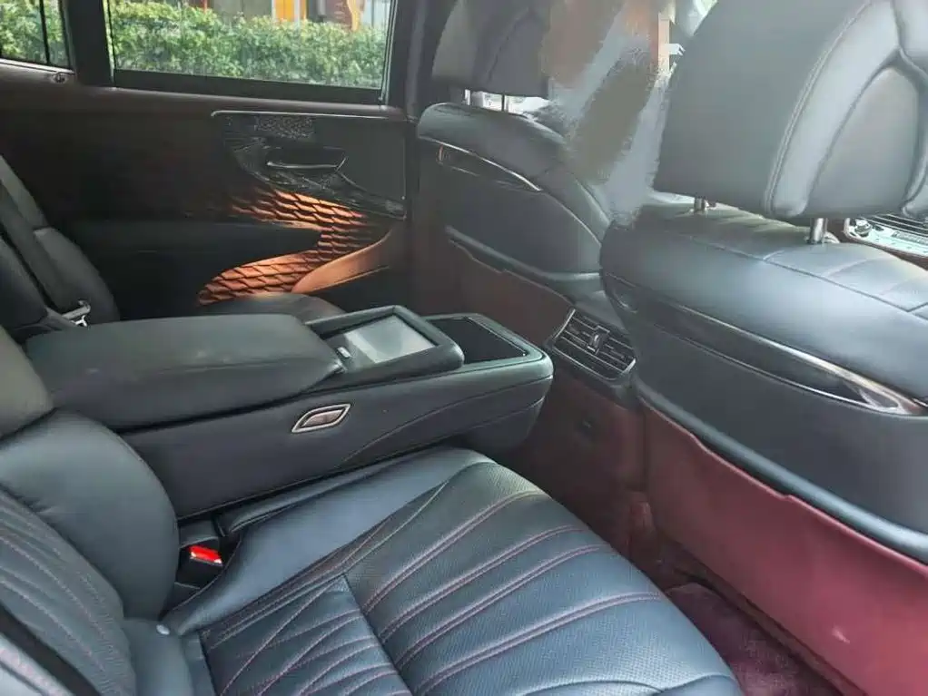 Lexus LS — миниатюра 7