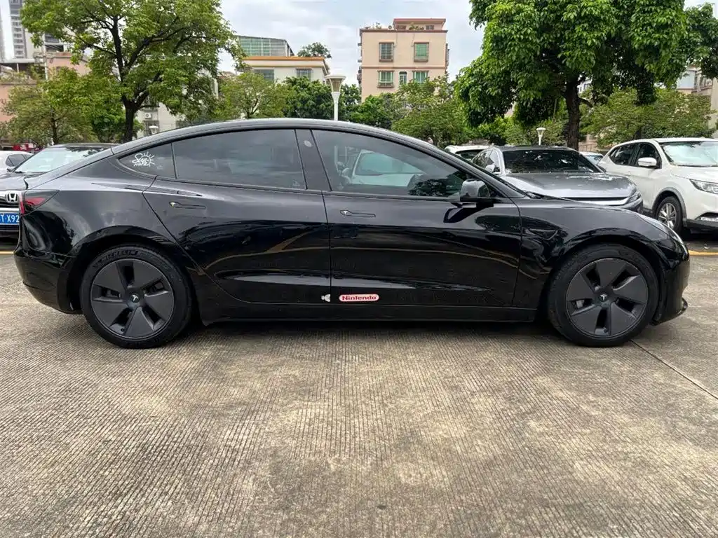 Tesla Model 3 — миниатюра 9