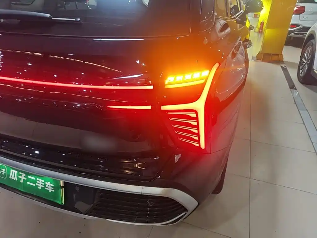 Hongqi Hongqi HS3 PHEV — миниатюра 8