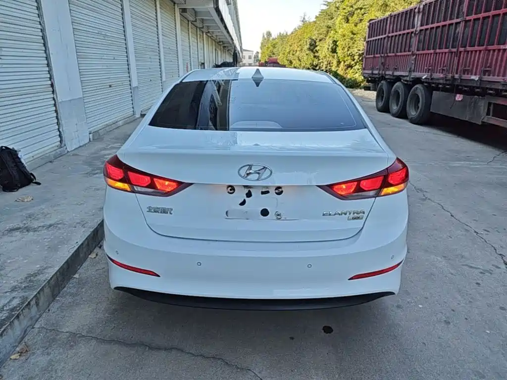 Hyundai Elantra — миниатюра 6
