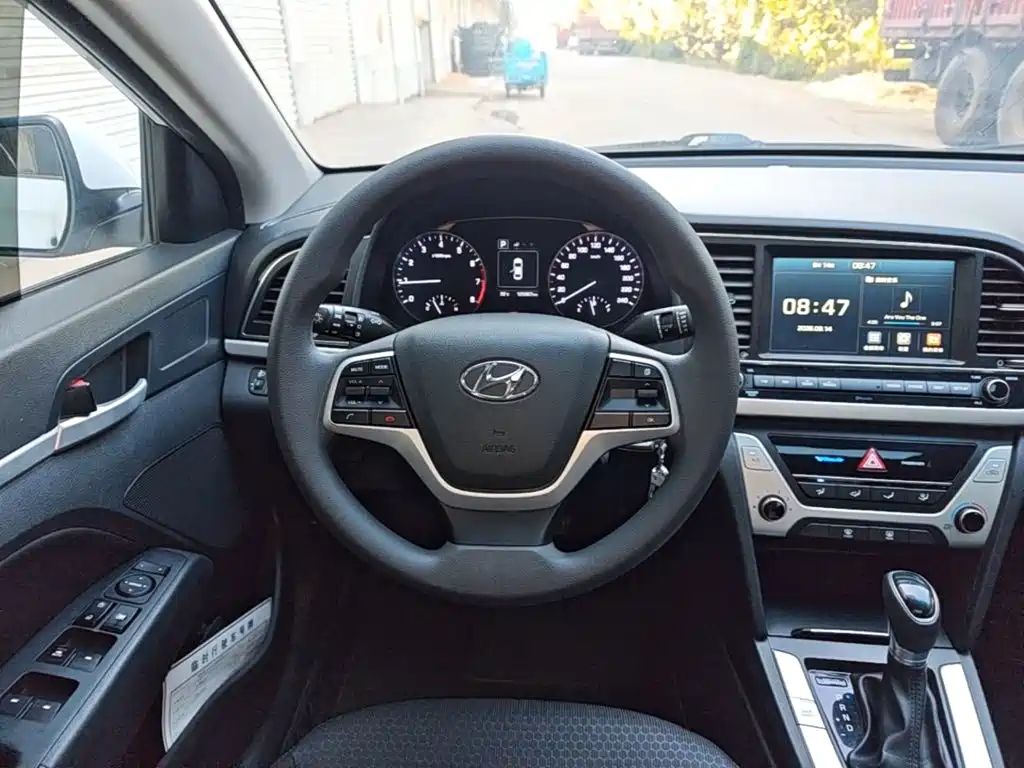 Hyundai Elantra — миниатюра 11