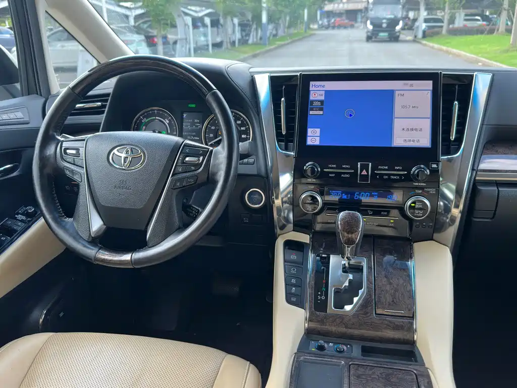 Toyota Alphard — миниатюра 20