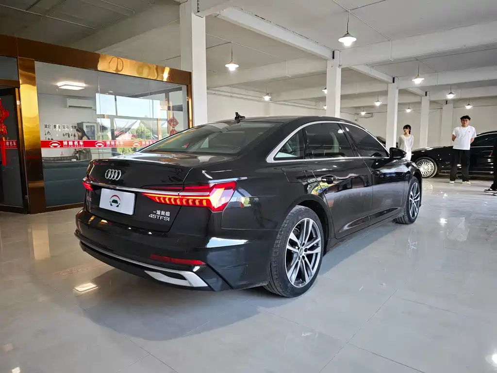 Audi A6L 2023 40 TFSI Luxury