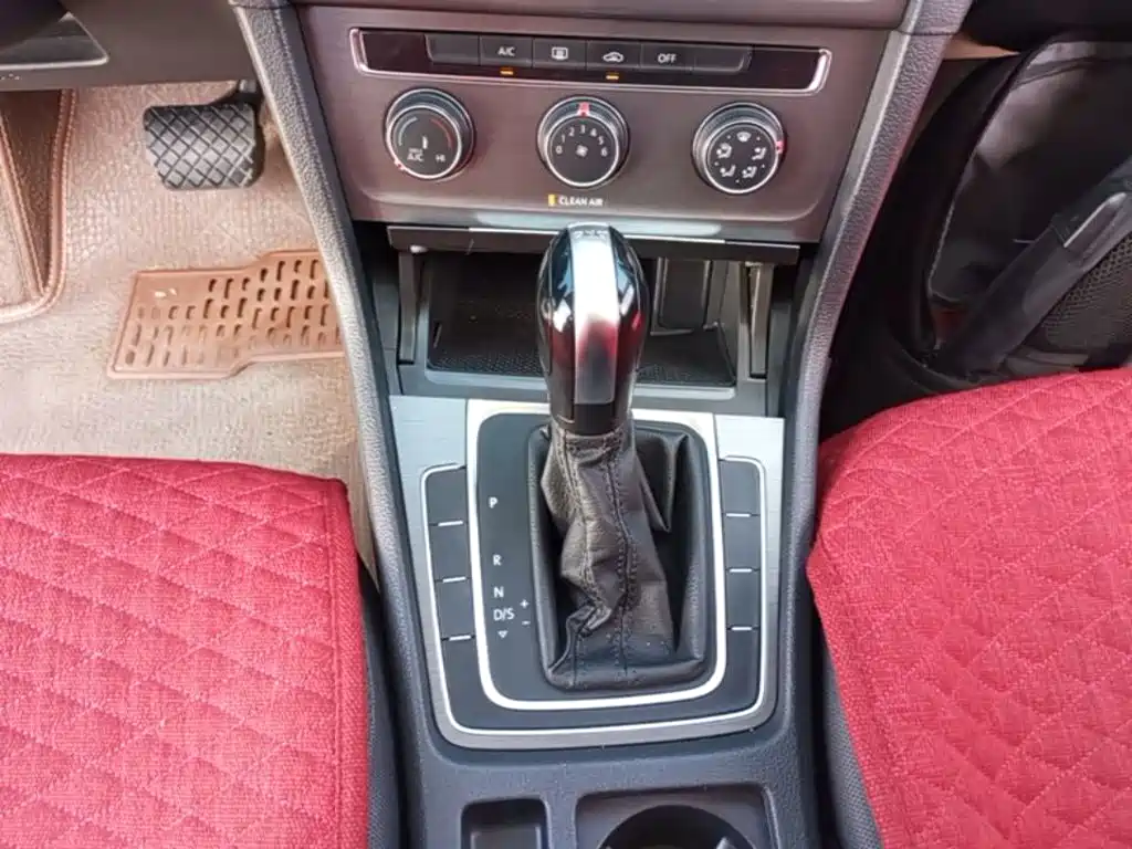 Volkswagen Golf — миниатюра 14