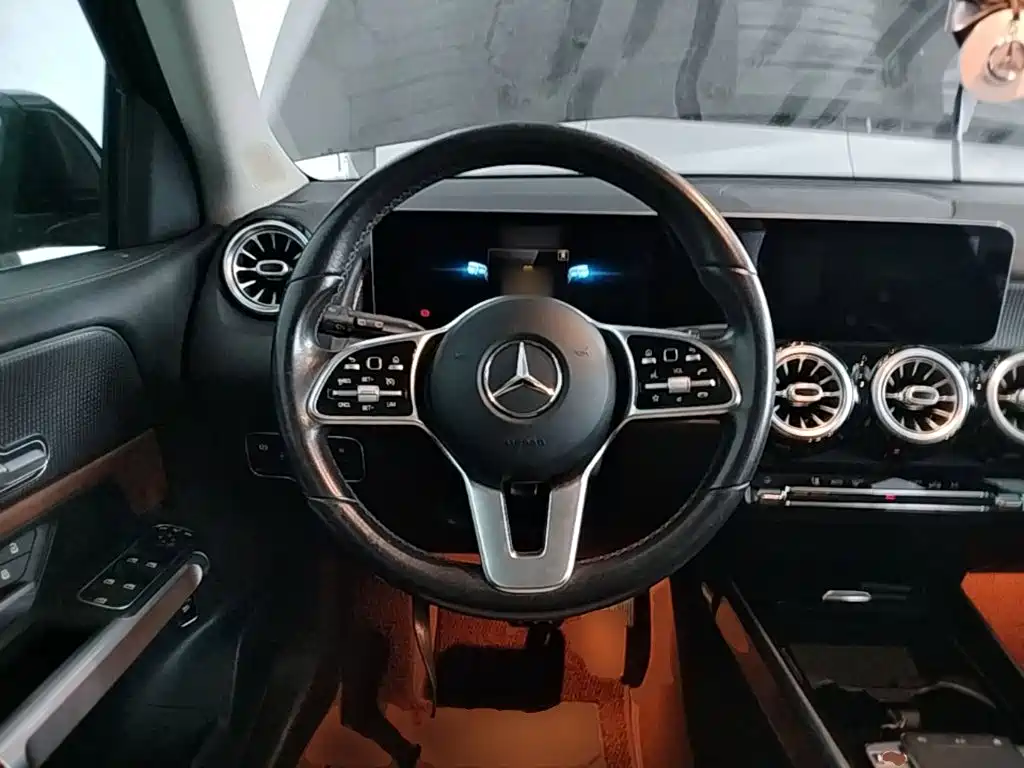 Mercedes-Benz GLB — миниатюра 11