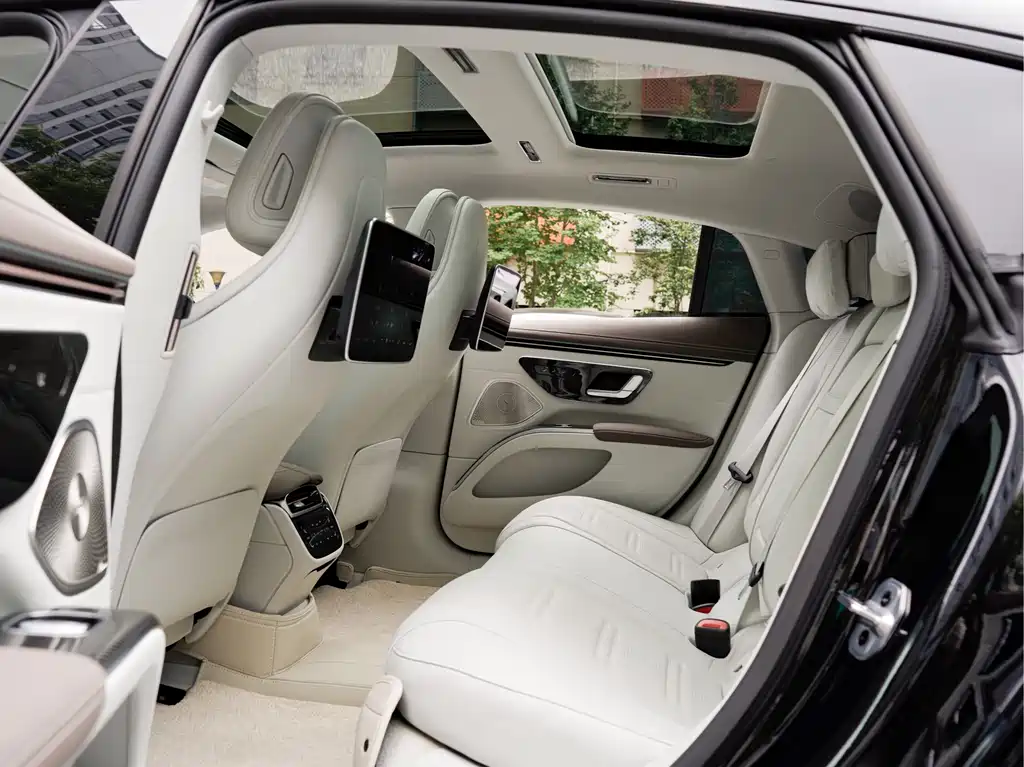 Mercedes-Benz EQS AMG — миниатюра 12