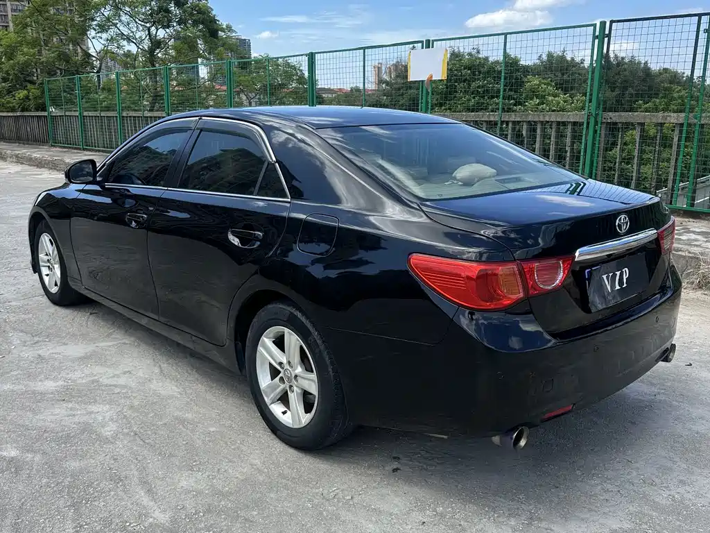 Toyota Reiz — миниатюра 7