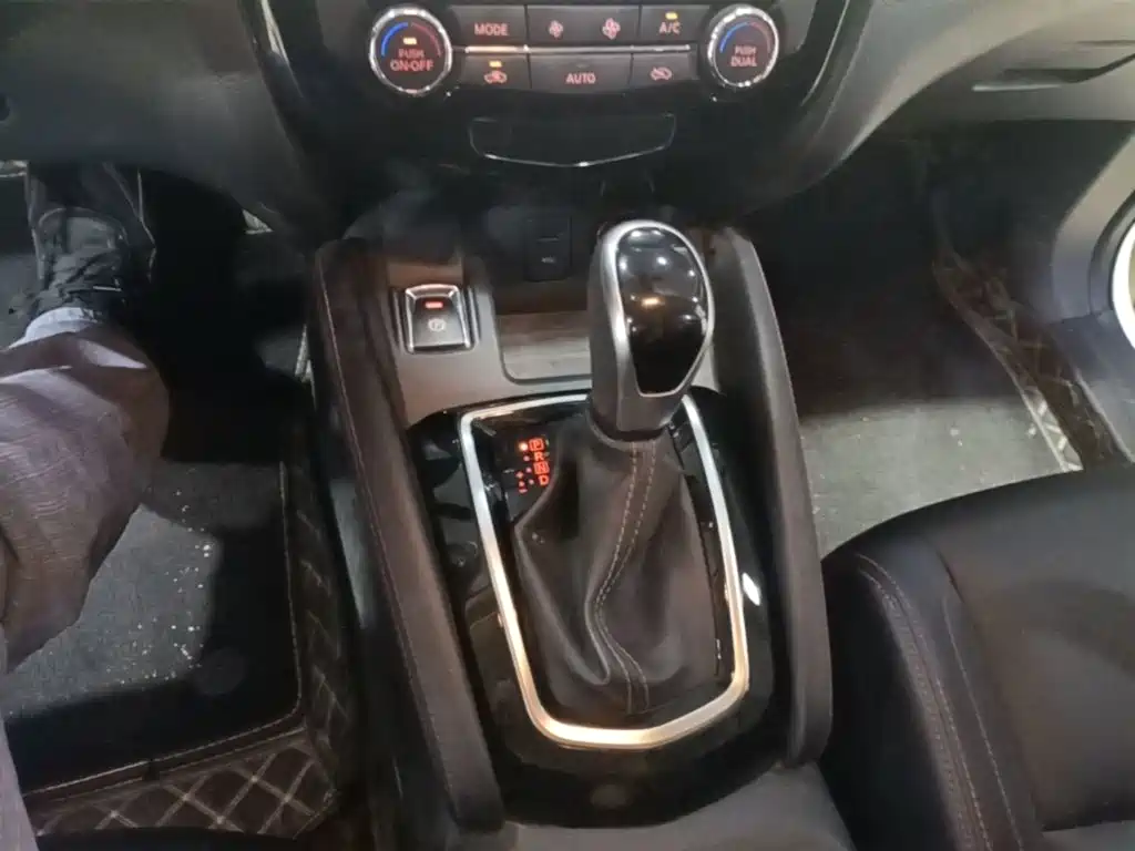 Nissan Qashqai — миниатюра 14