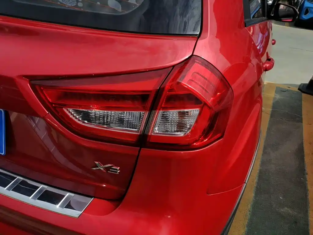Geely Vision X3 — миниатюра 8