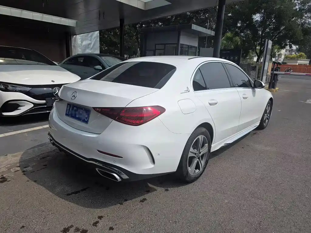 Mercedes-Benz C-Class — миниатюра 8