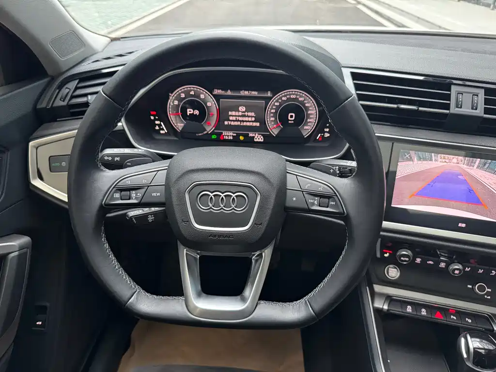 AUDI Q3